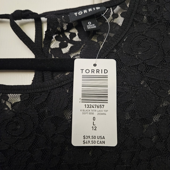 Torrid Textured Crew Neck Lace Pieced Tie Back Top - Picture 2 of 6